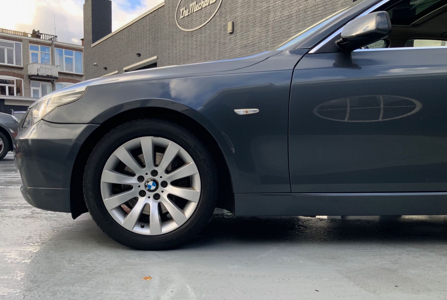 BMW 523i