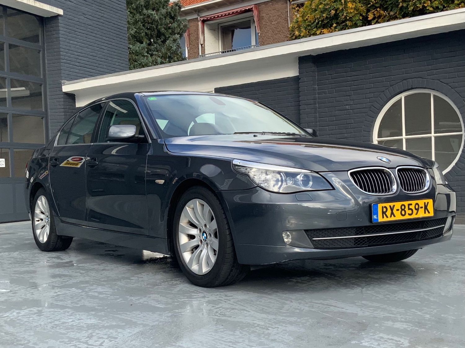 BMW 523i