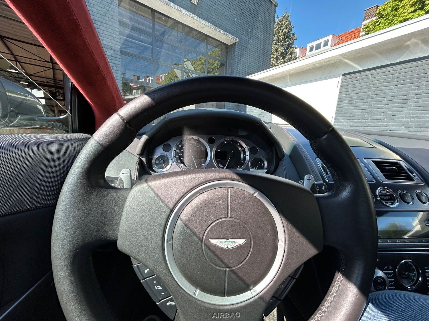 Aston Martin DB9