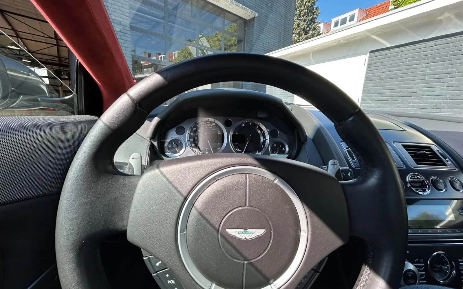 Aston Martin DB9