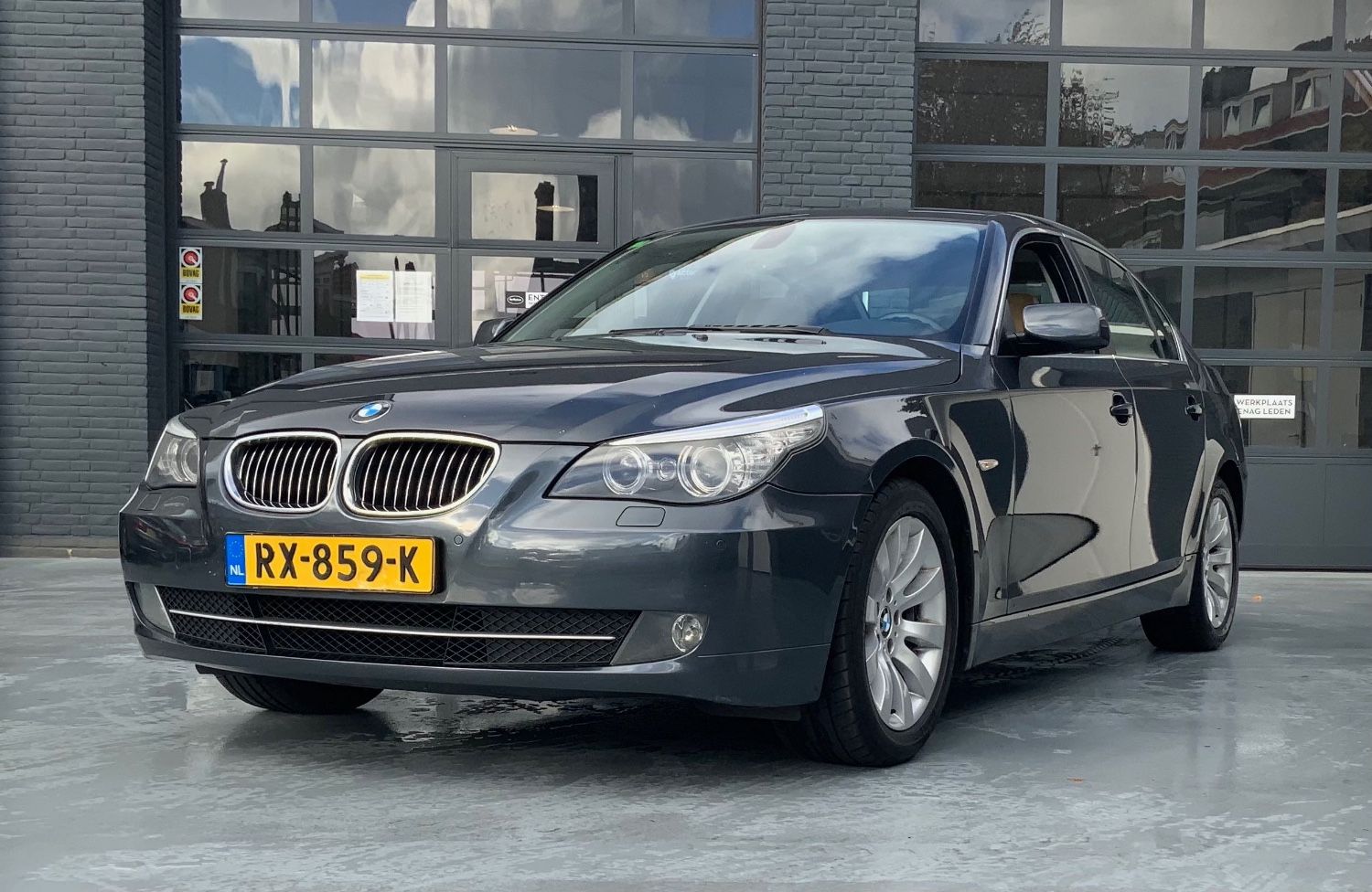 BMW 523i