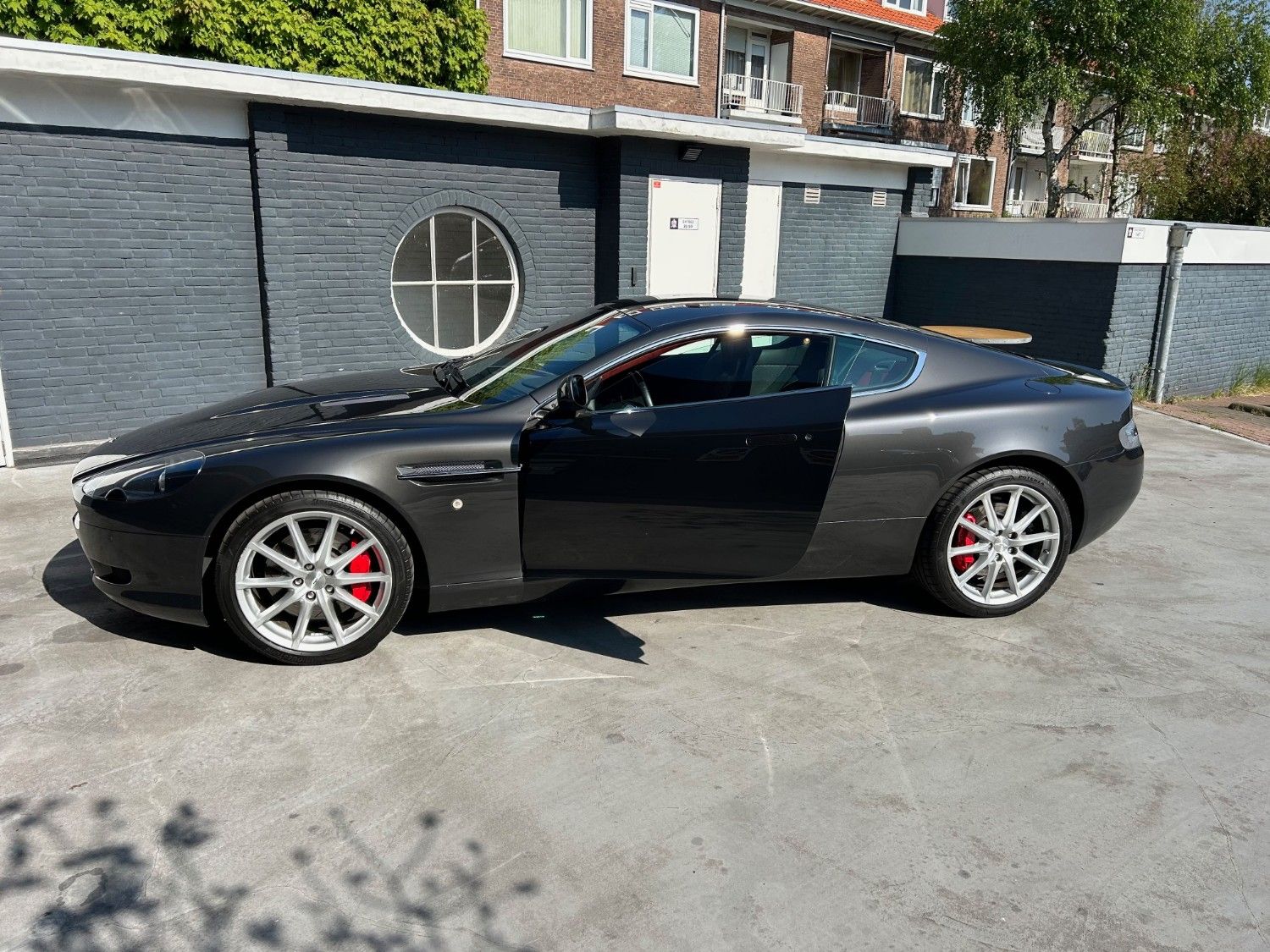 Aston Martin DB9
