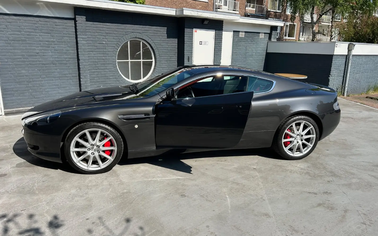 Aston Martin DB9