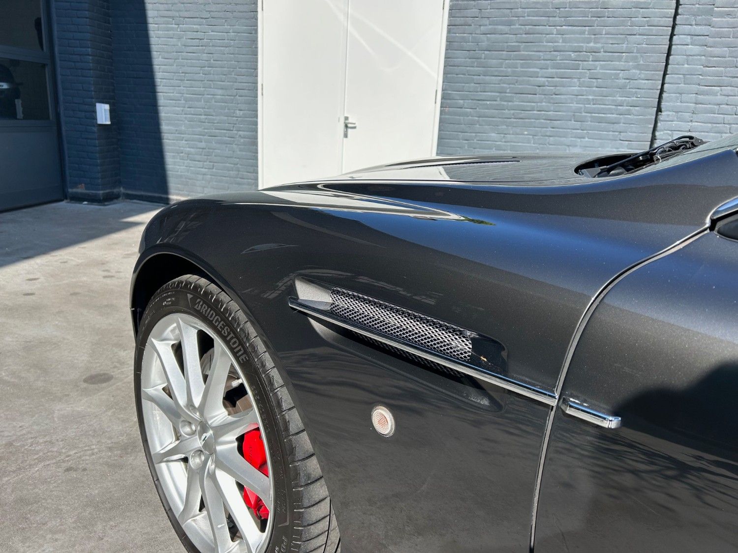 Aston Martin DB9