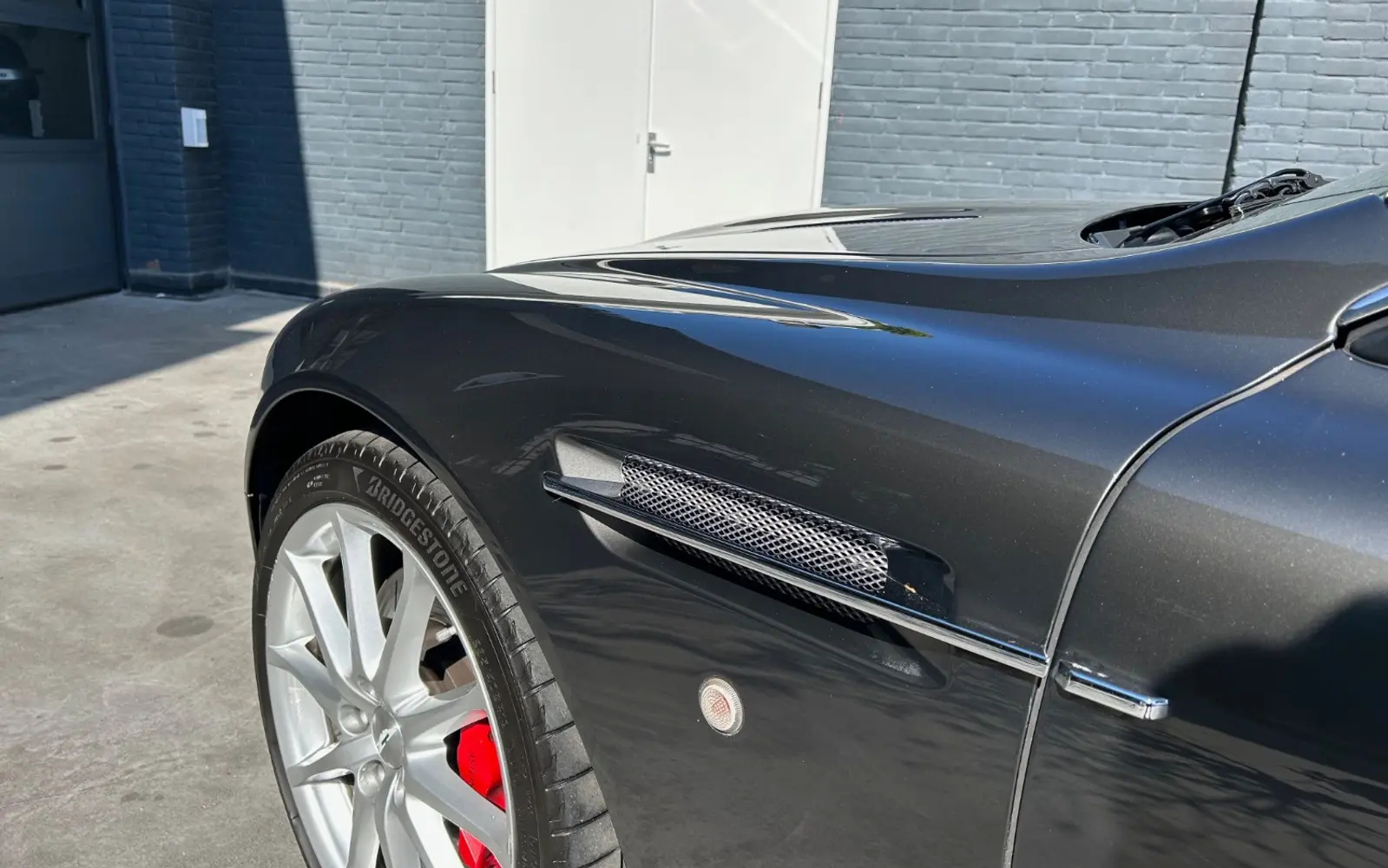 Aston Martin DB9