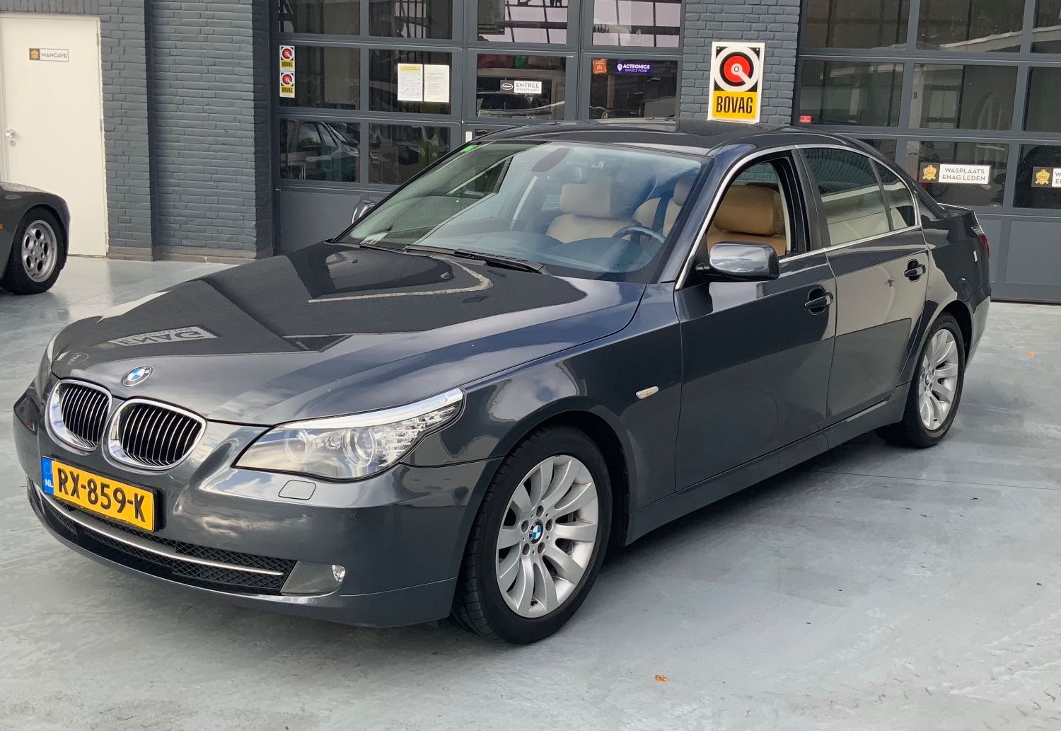 BMW 523i