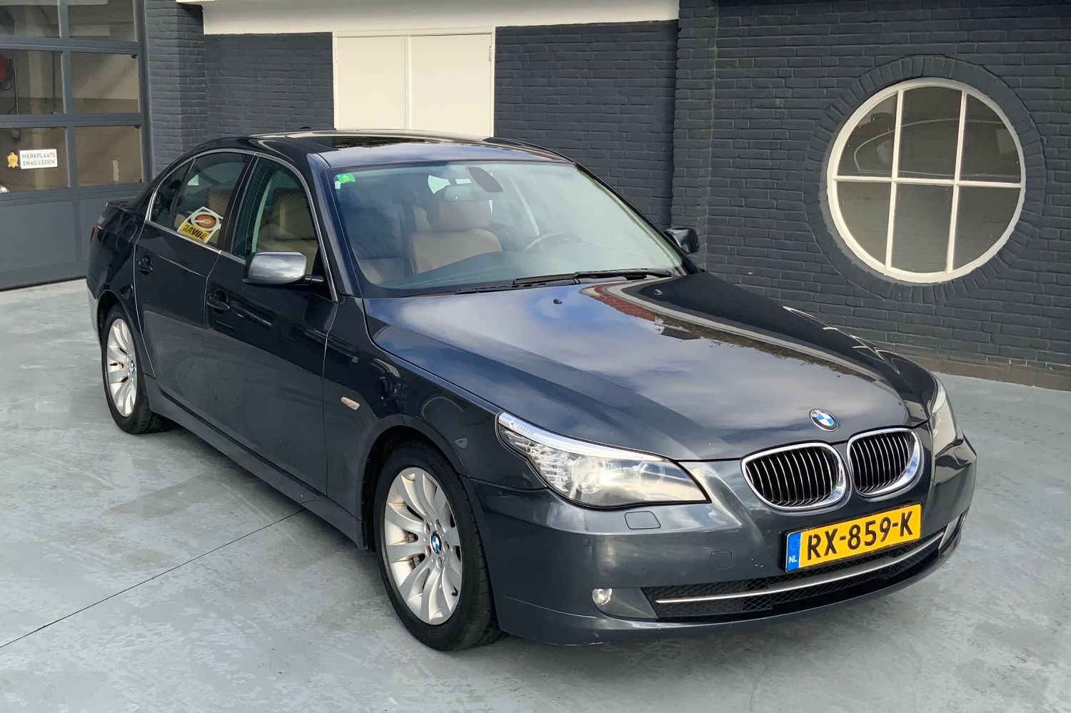 BMW 523i