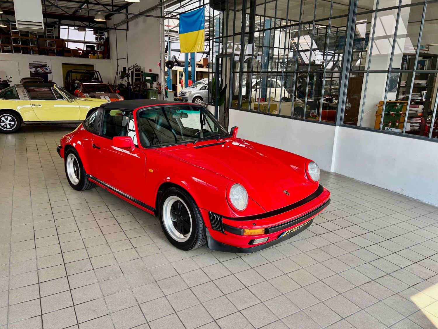 Porsche 911 Targa Indisch rood