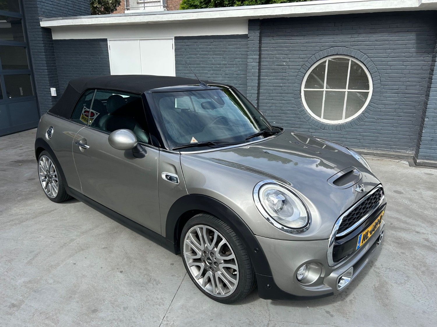 Mini Cooper S cabrio (lage km stand)
