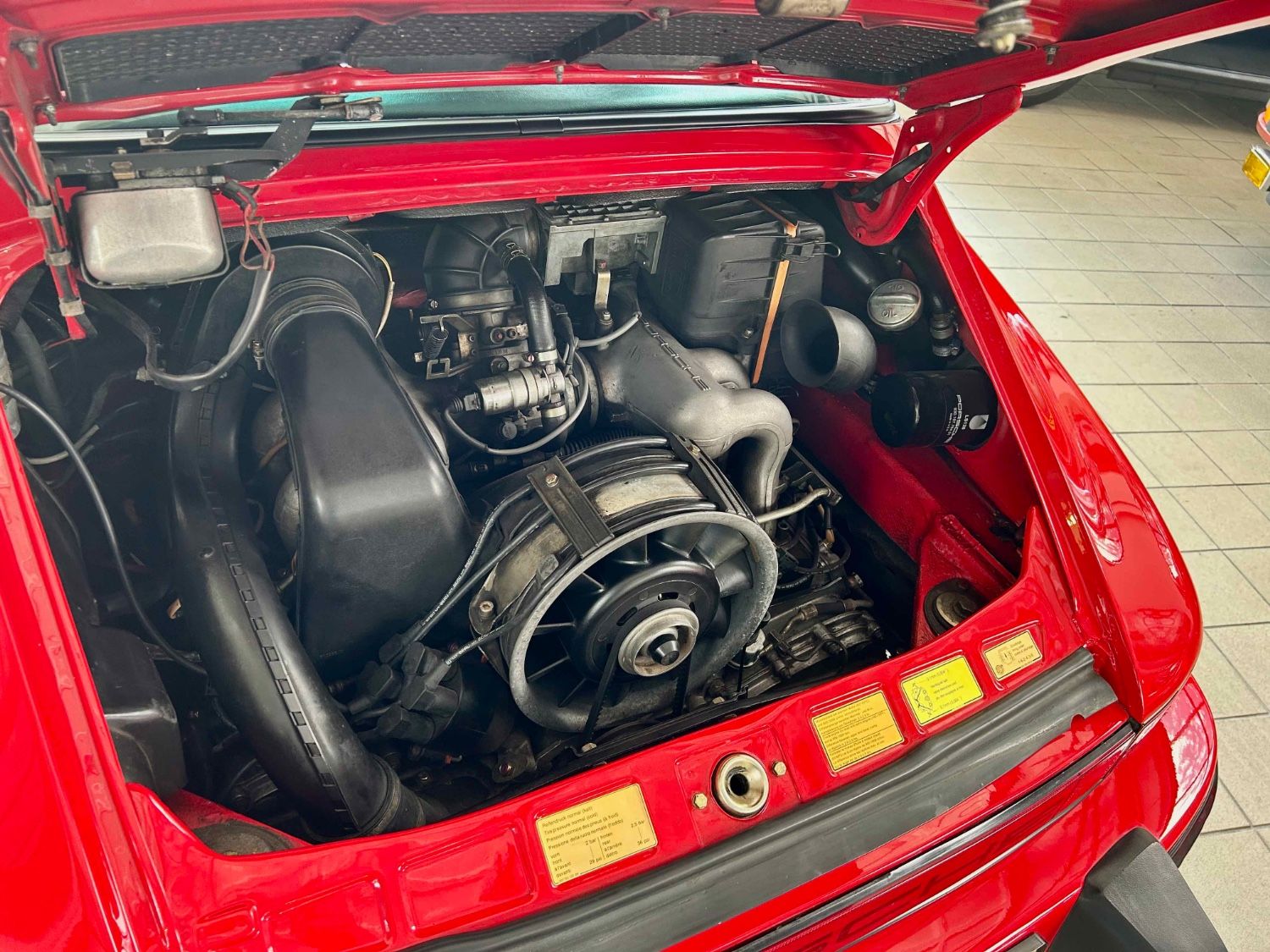 Porsche 911 Targa Indisch rood