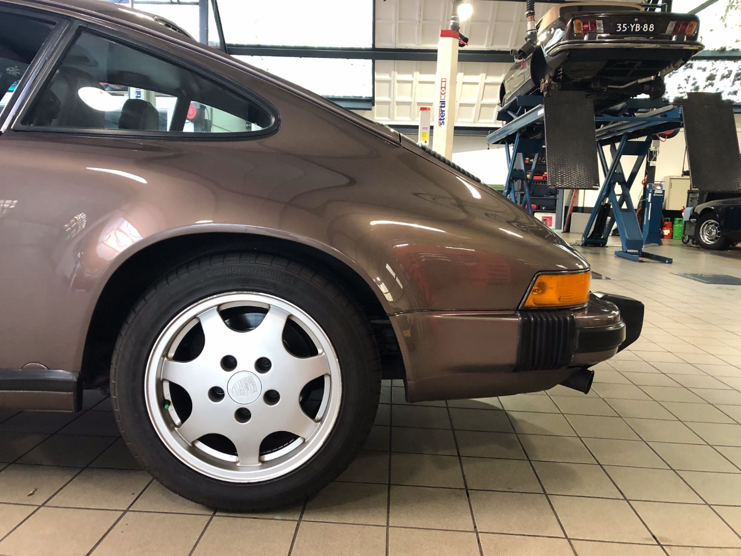 Porsche 911 3.2 Bruin metallic