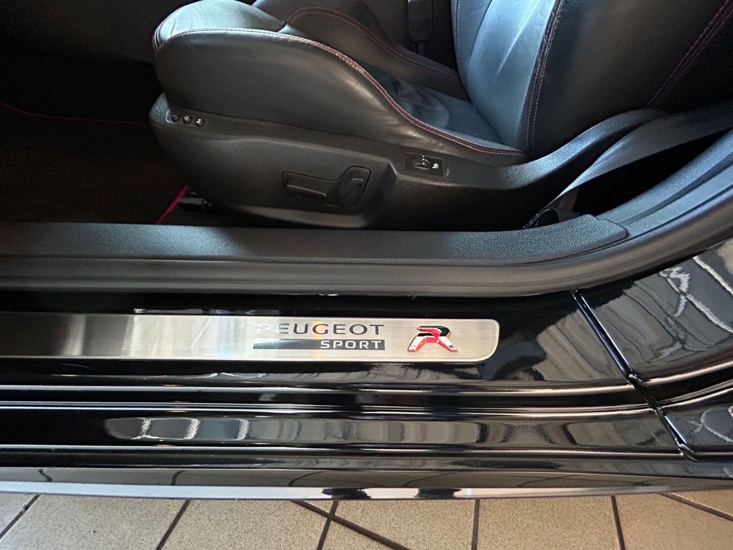 Peugeot RCZ R