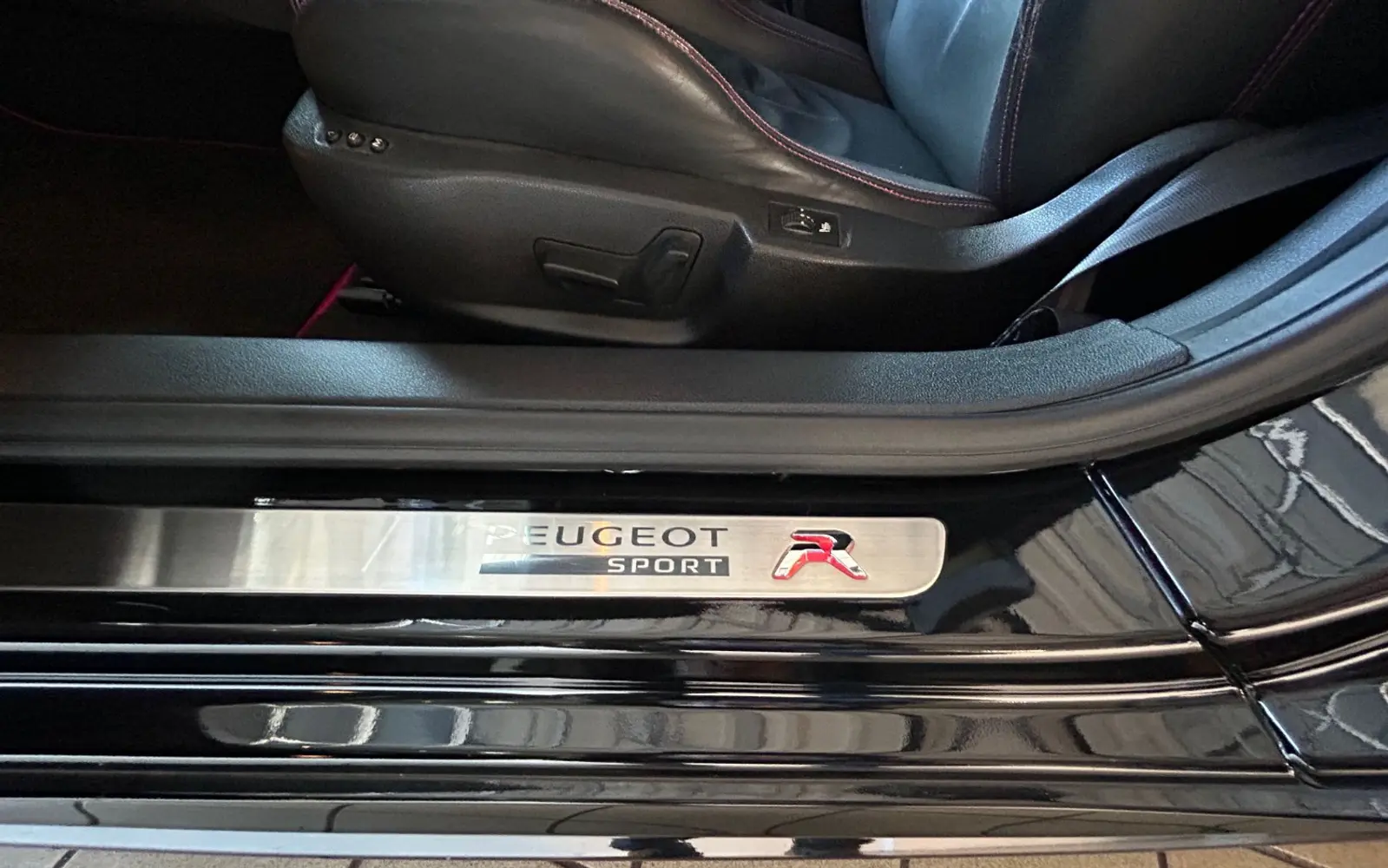 Peugeot RCZ R
