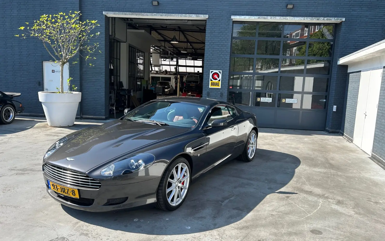 Aston Martin DB9