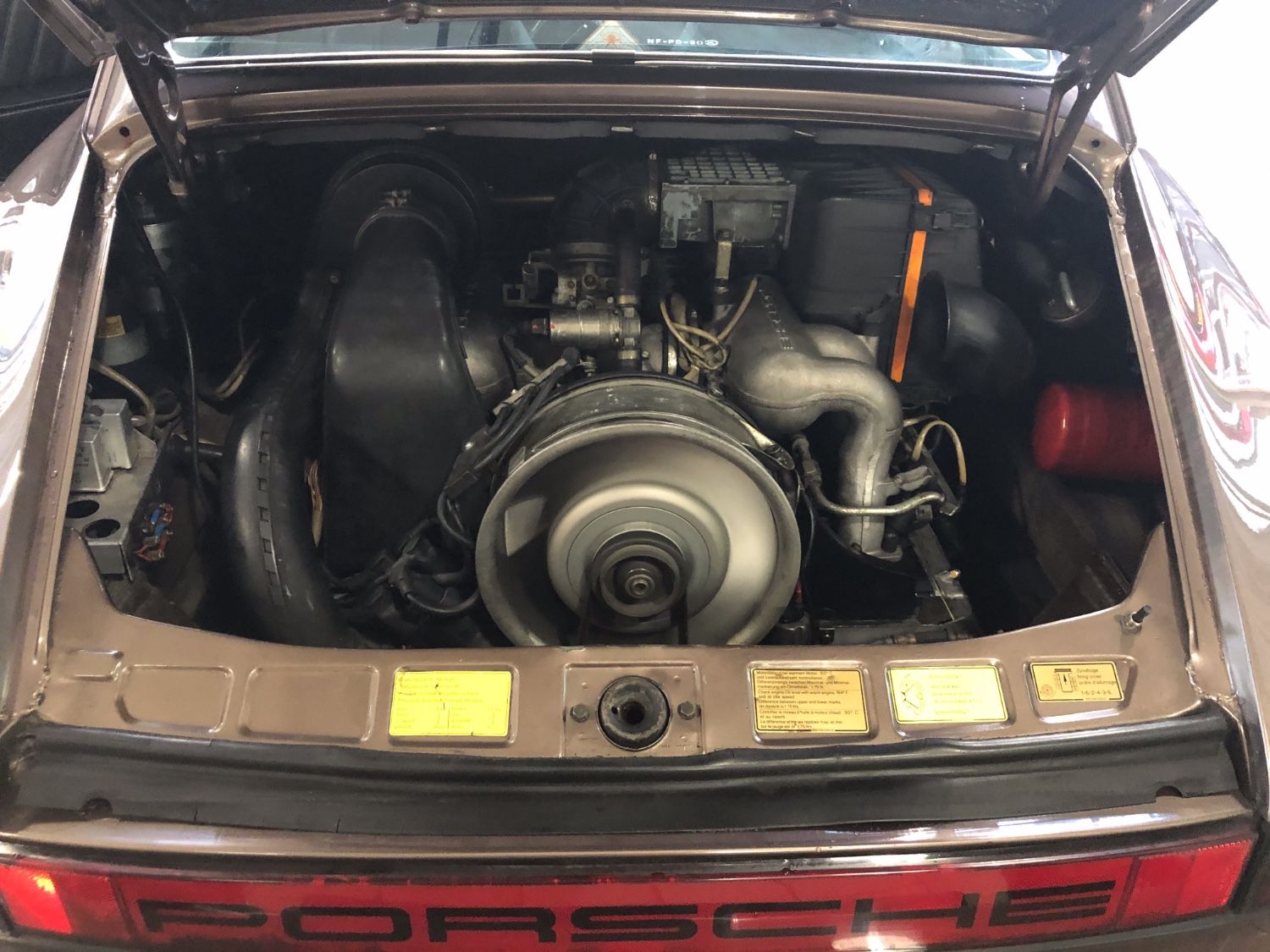 Porsche 911 3.2 Bruin metallic