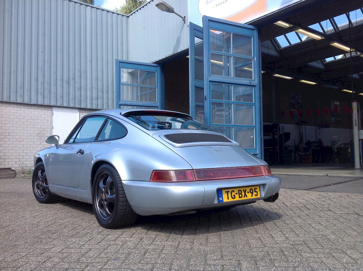 Porsche 964
