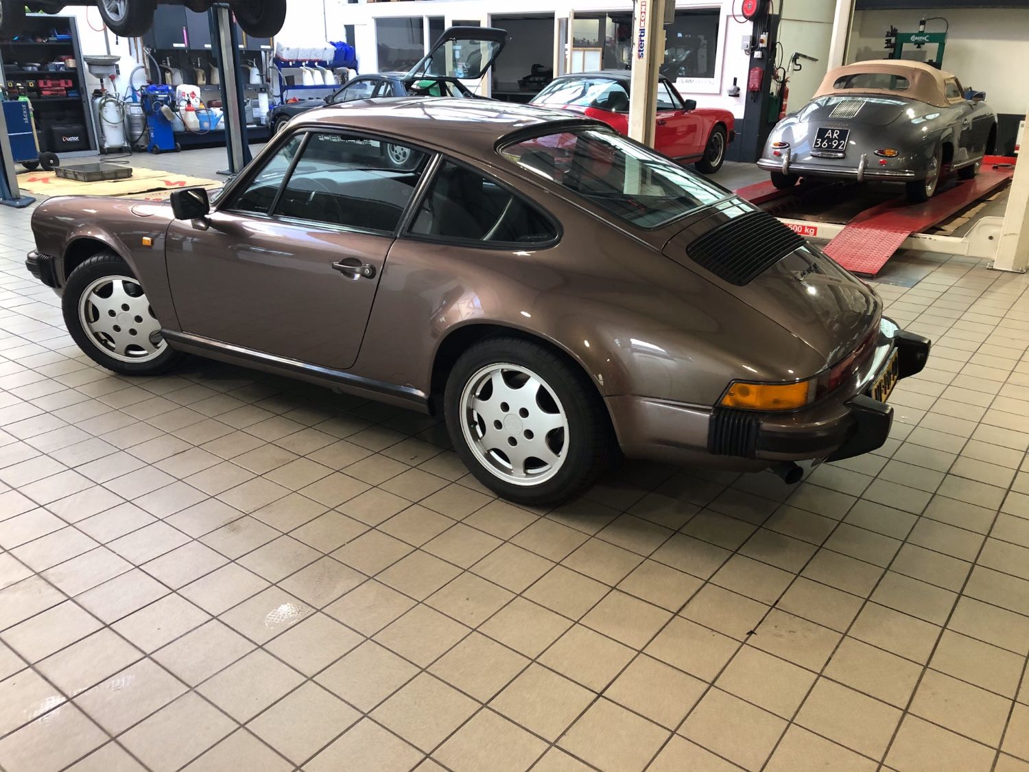 Porsche 911 3.2 Bruin metallic