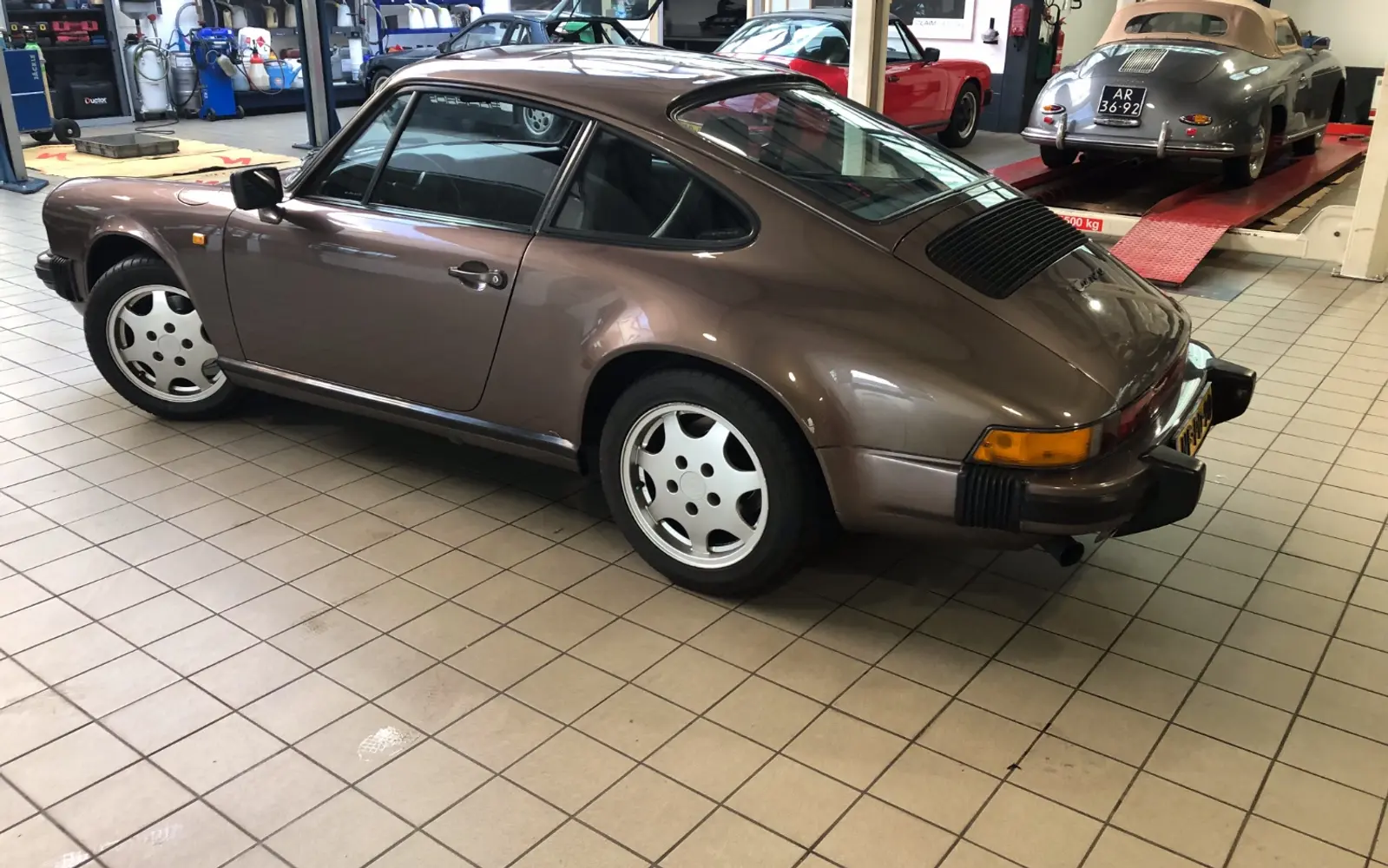 Porsche 911 3.2 Bruin metallic