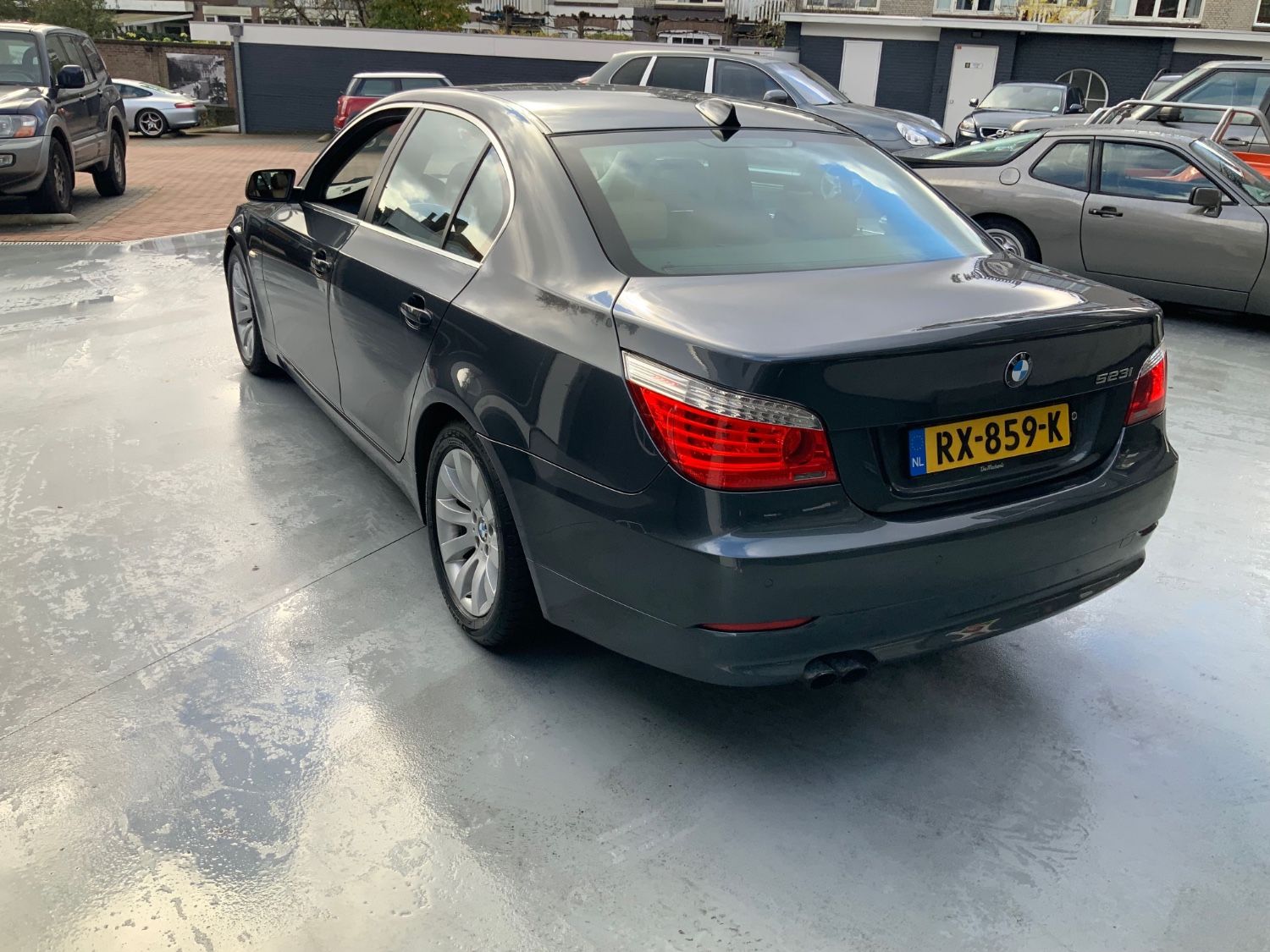 BMW 523i