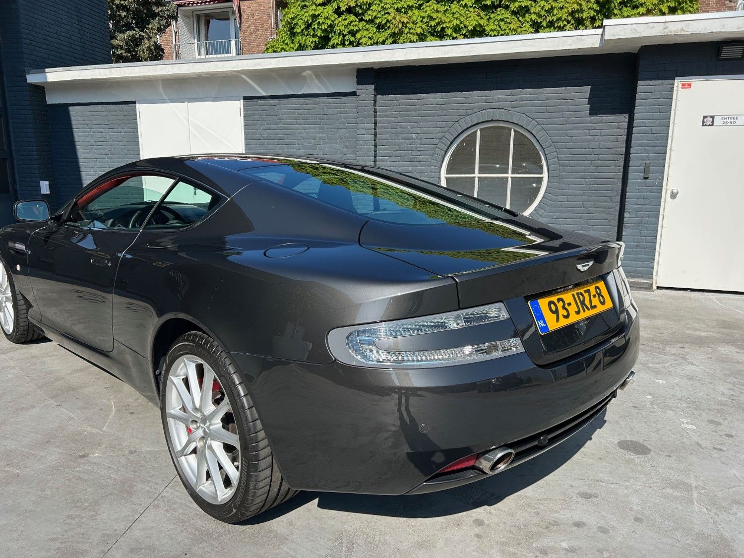 Aston Martin DB9