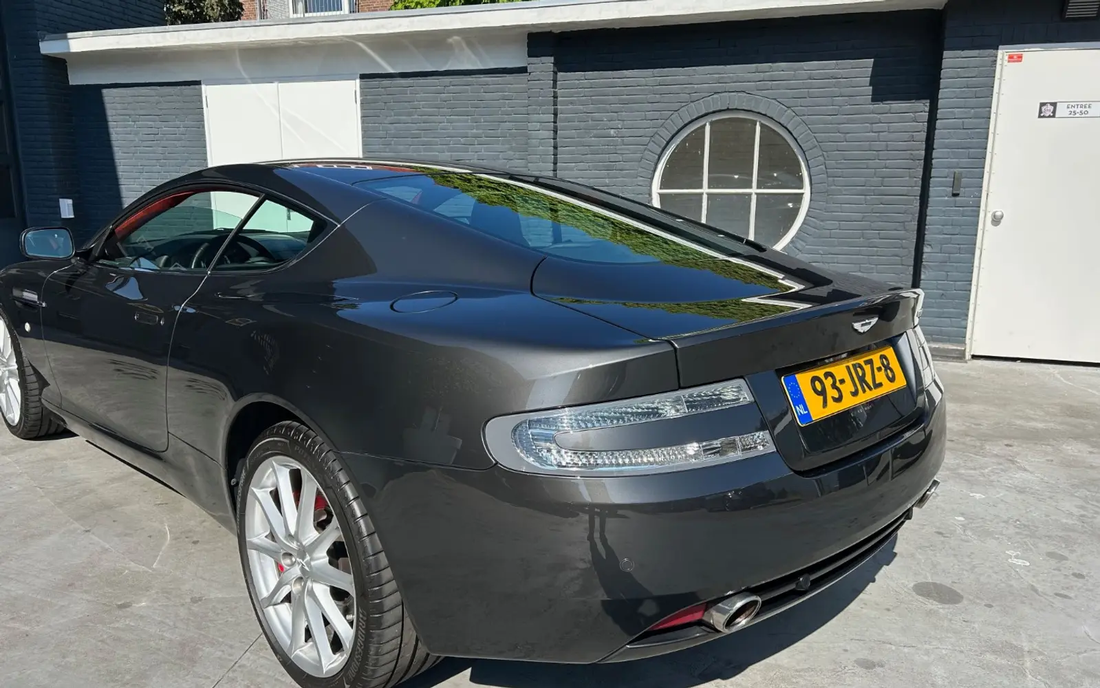 Aston Martin DB9