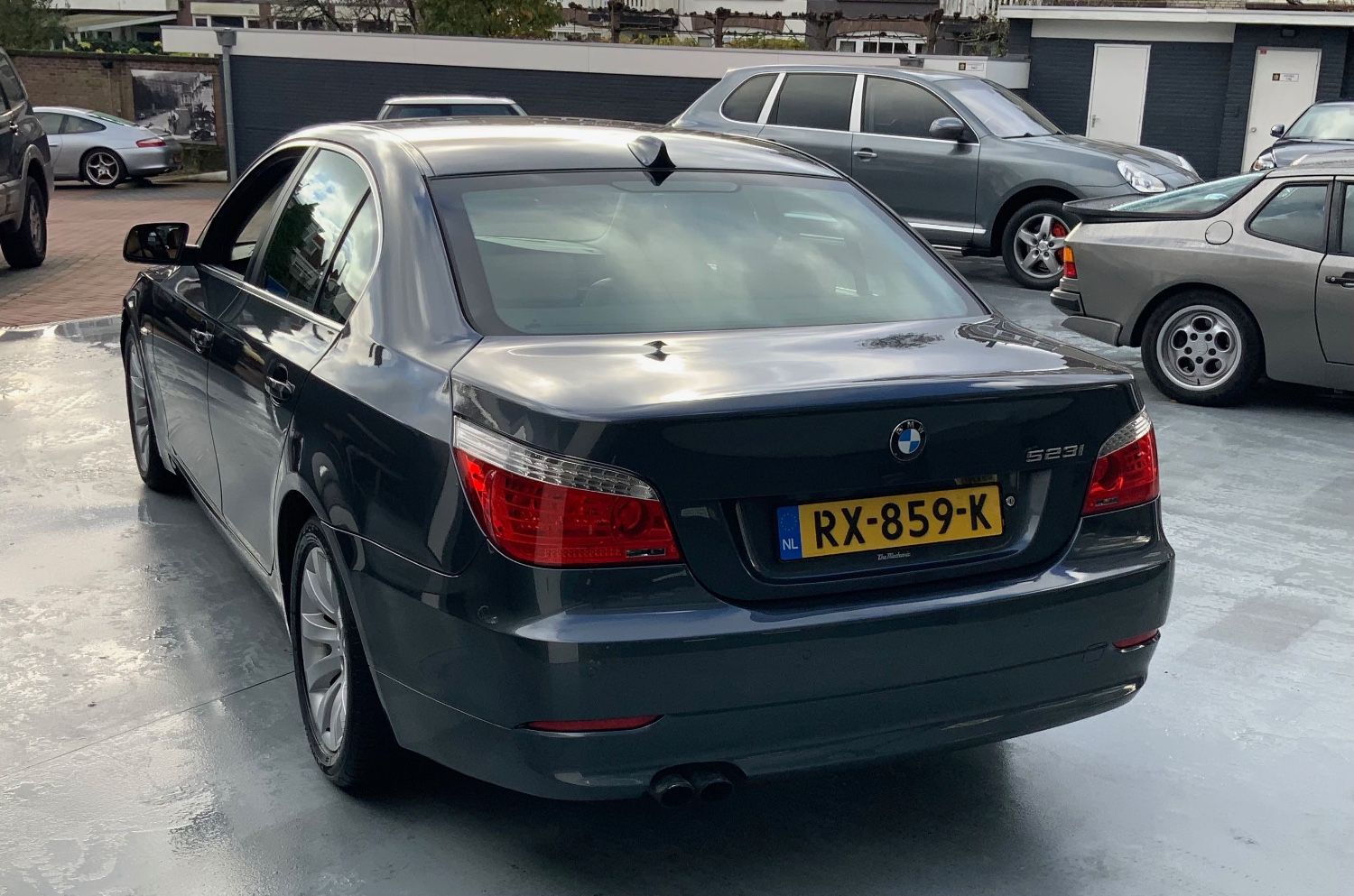 BMW 523i