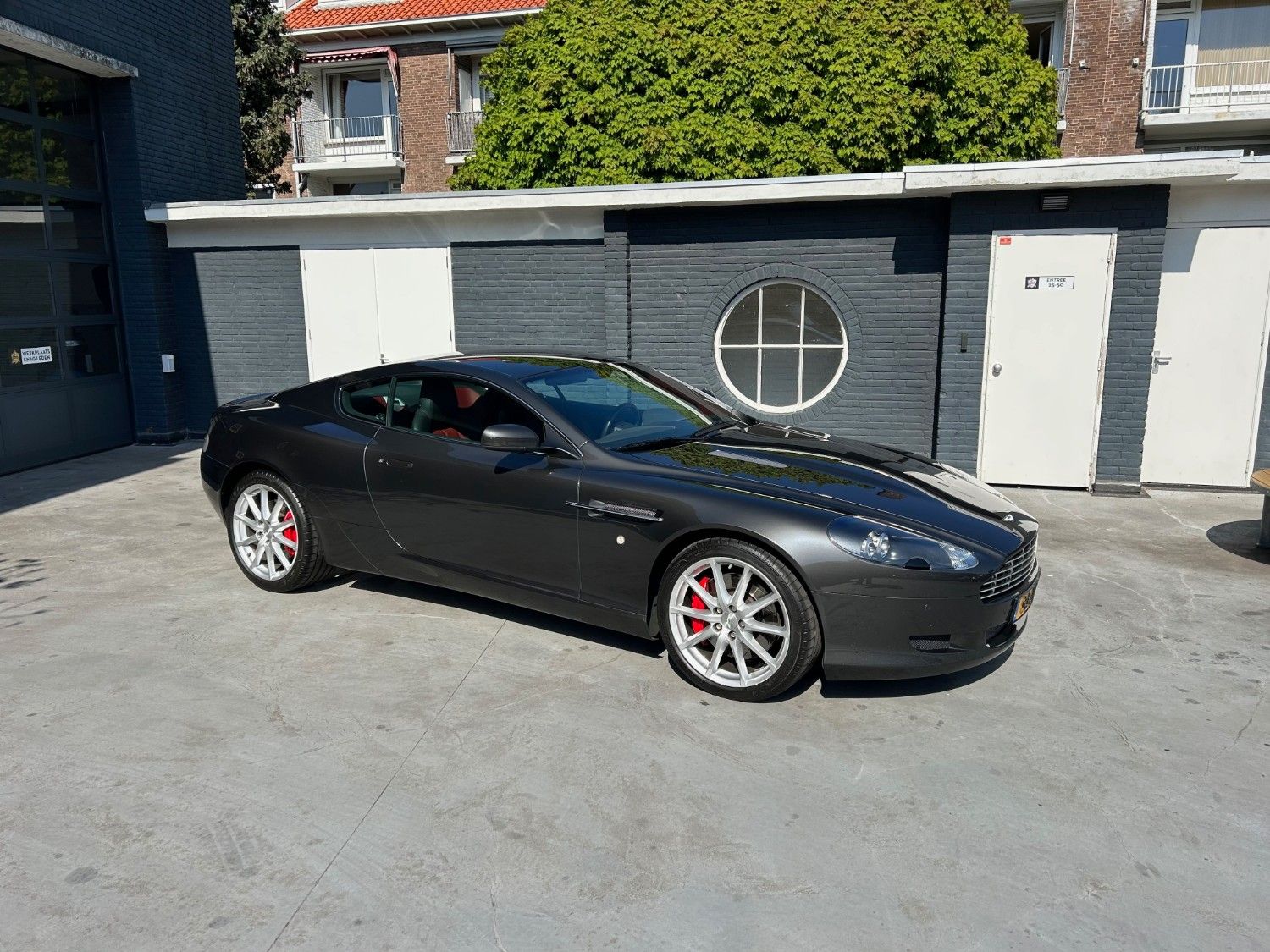 Aston Martin DB9