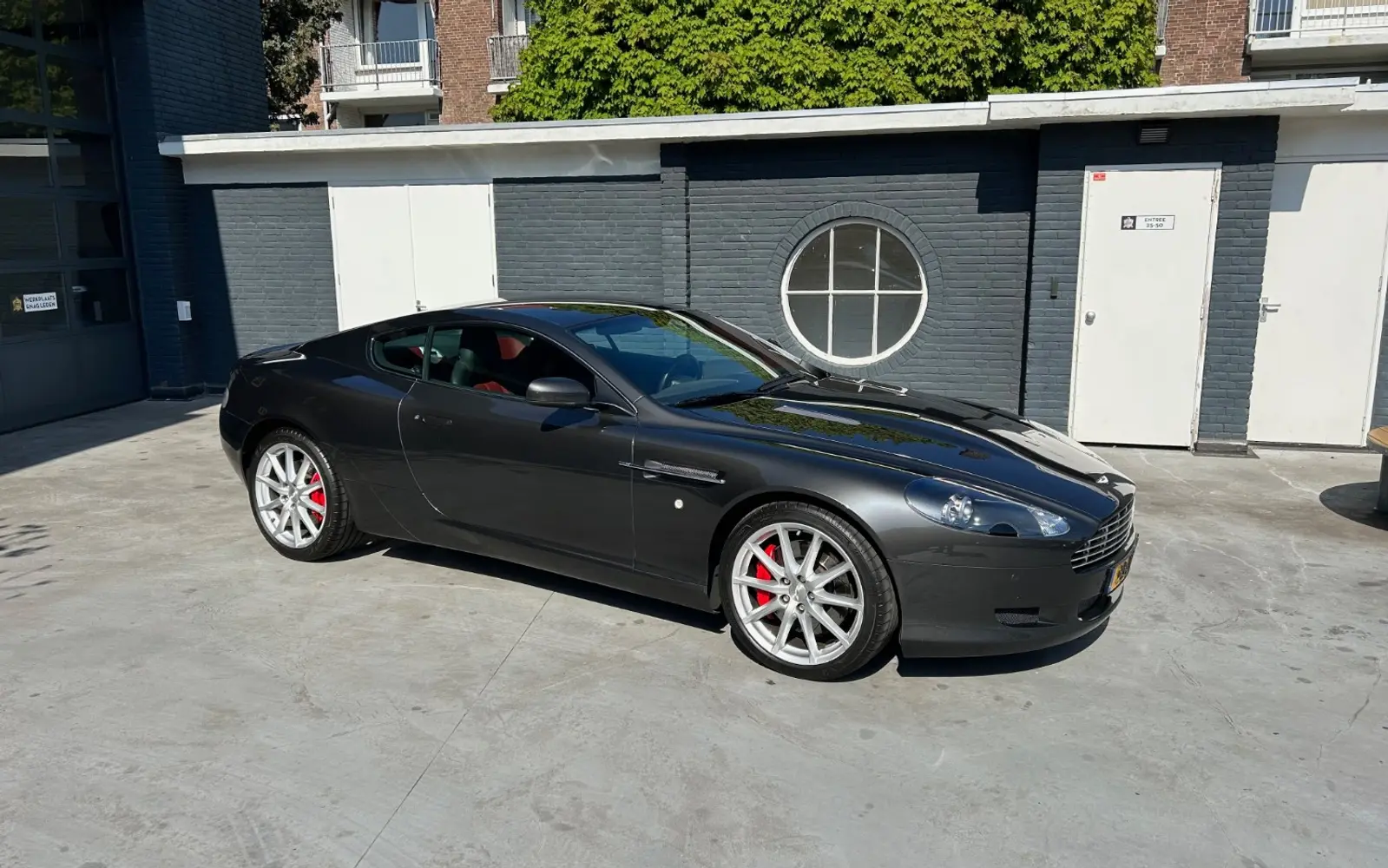 Aston Martin DB9