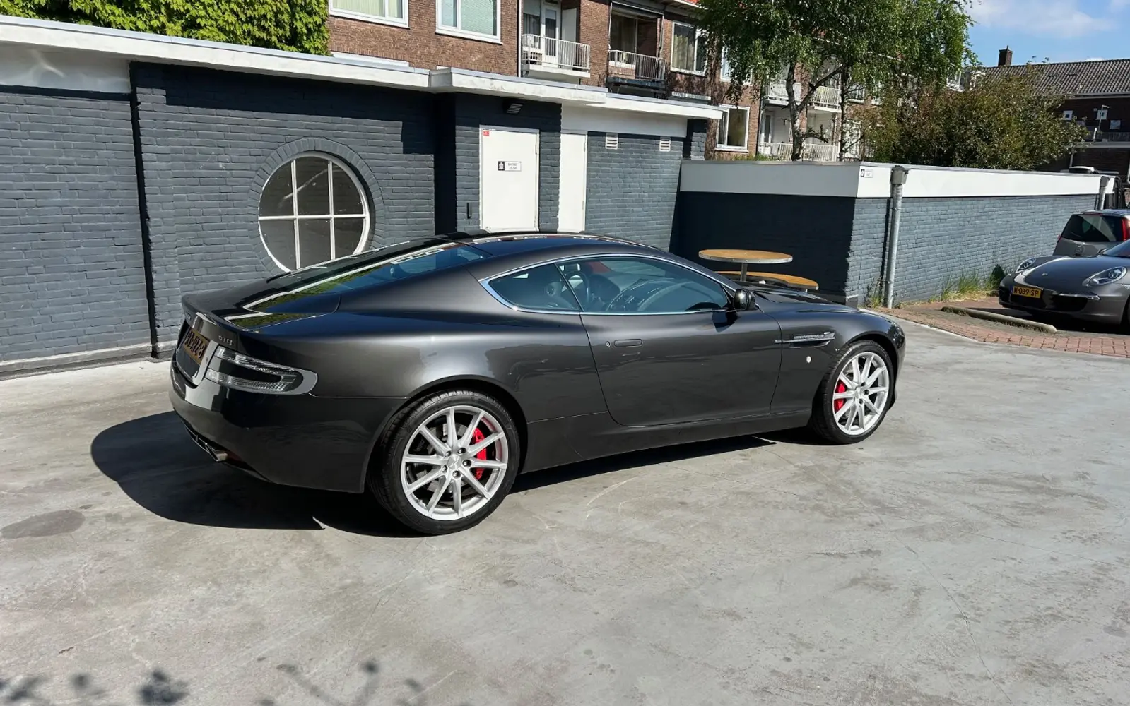 Aston Martin DB9