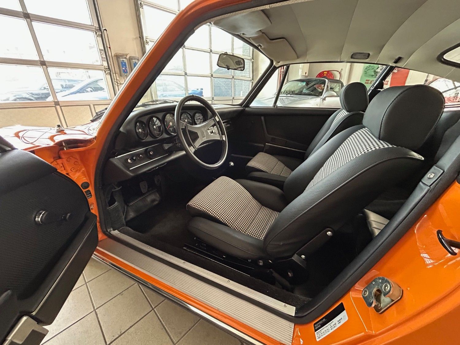 Porsche 911T in nieuwstaat