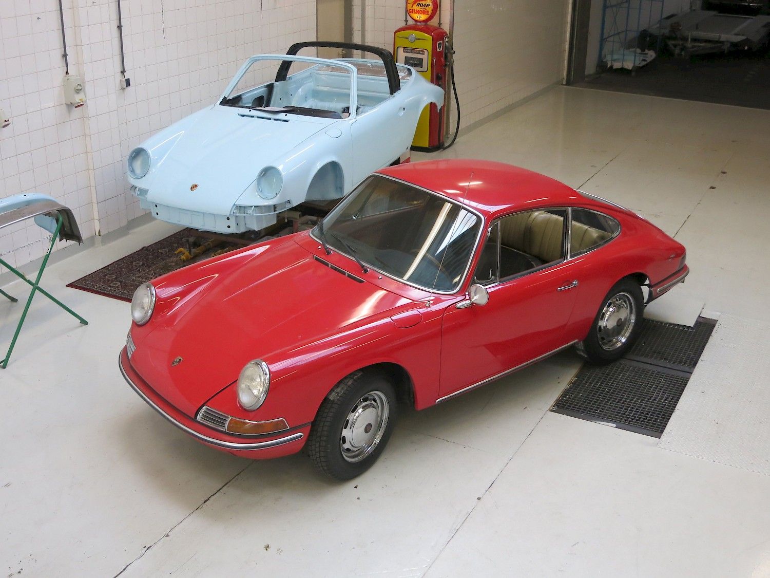 912