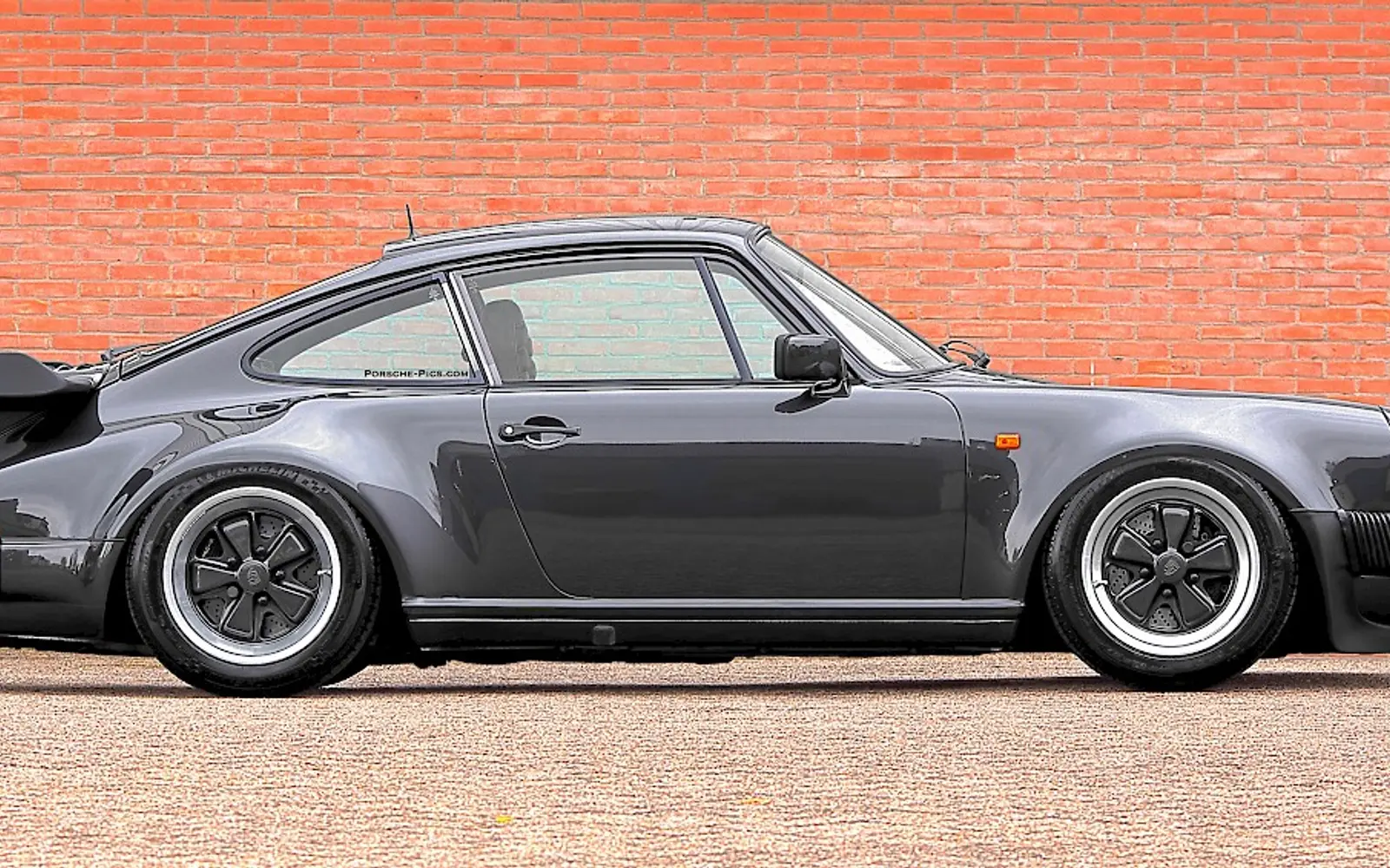 Porsche 911 turbo 3,3 Nederlandse auto (Kinzo Haarlem)
