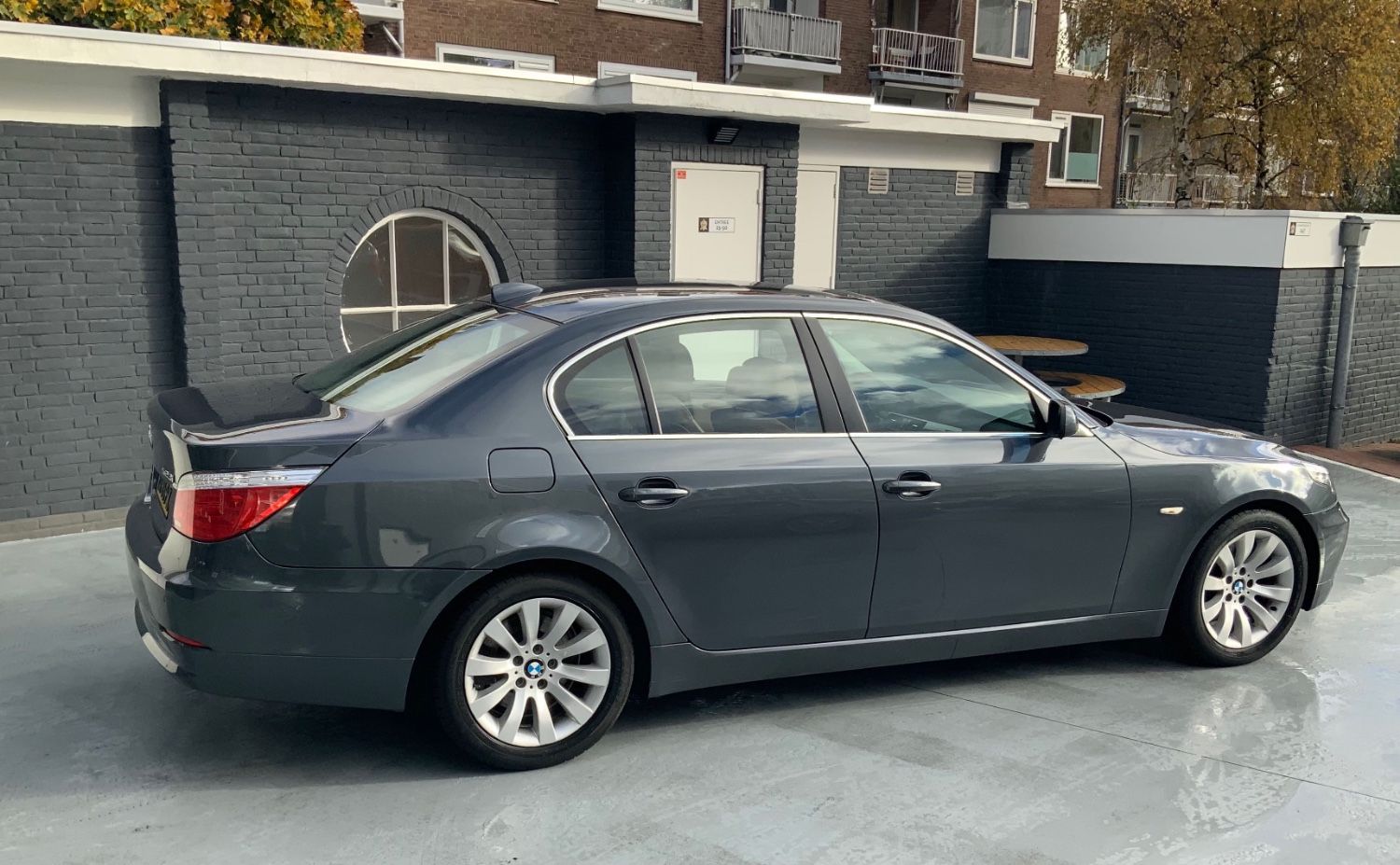 BMW 523i