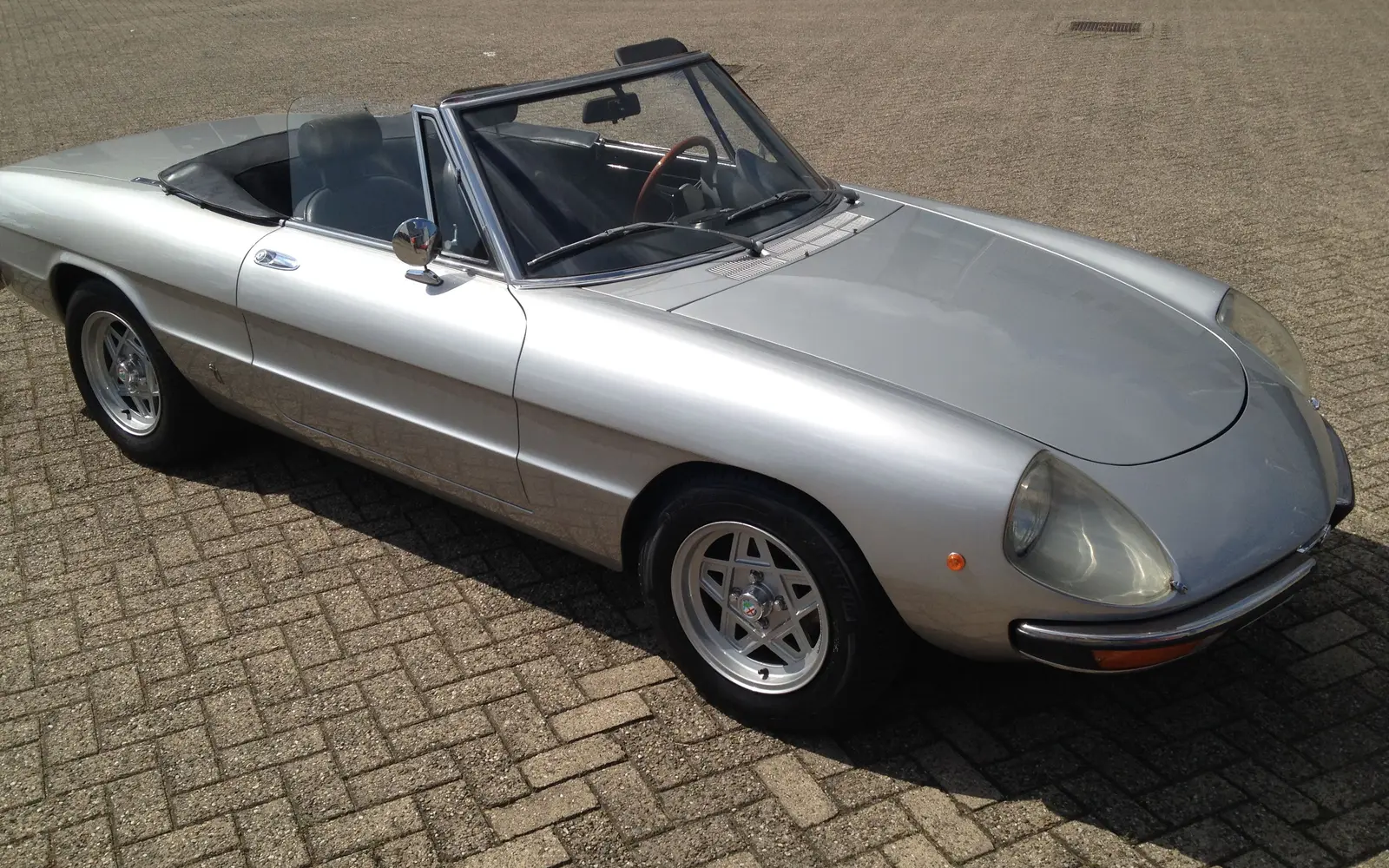 Alfa Romeo Spider 2.0