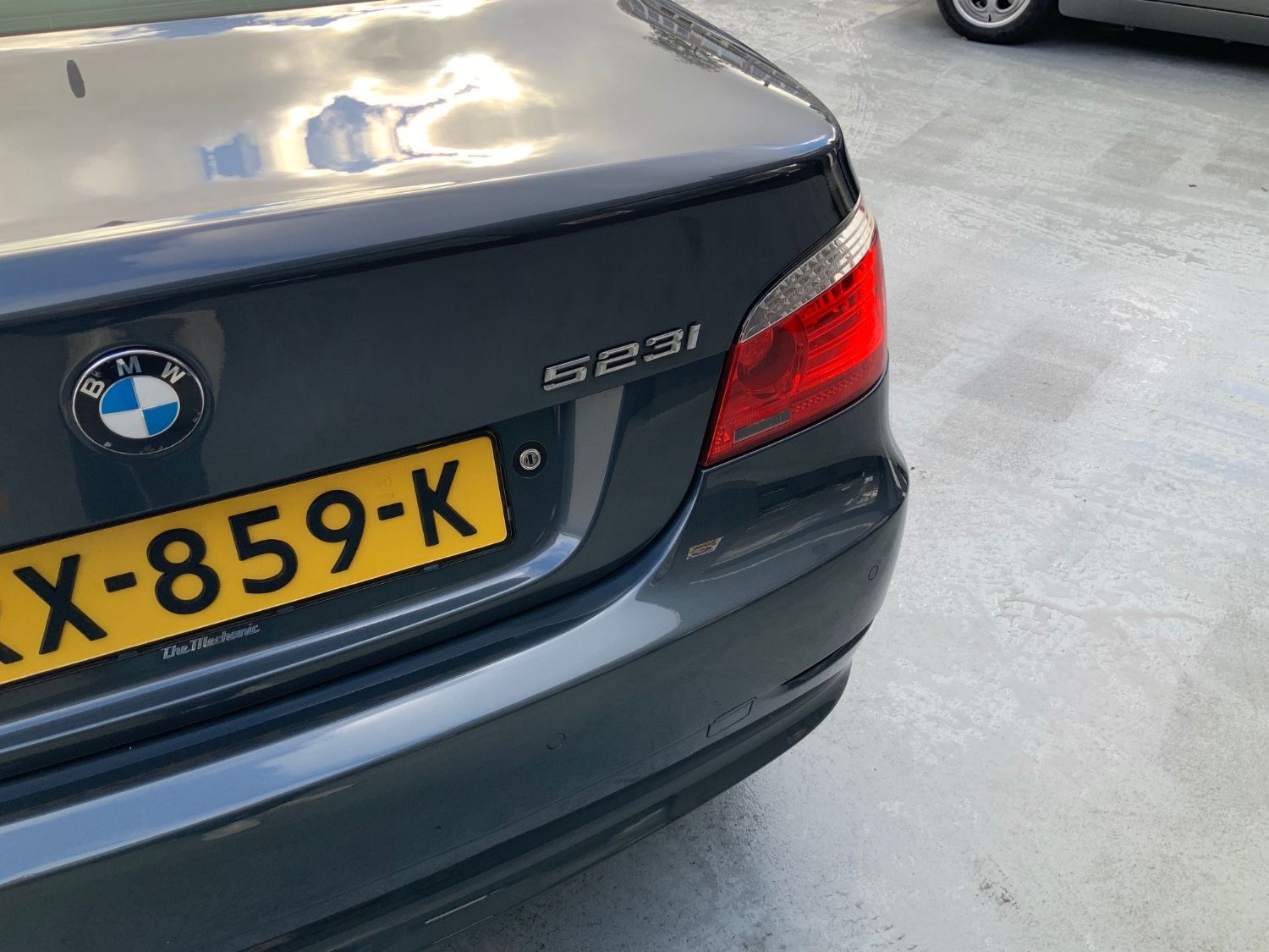 BMW 523i