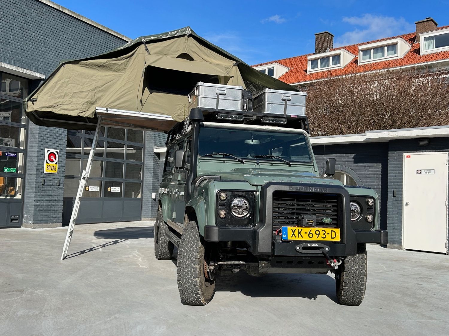 Land Rover Defender Expedition