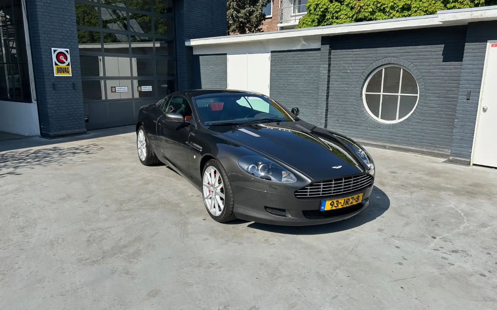 Aston Martin DB9