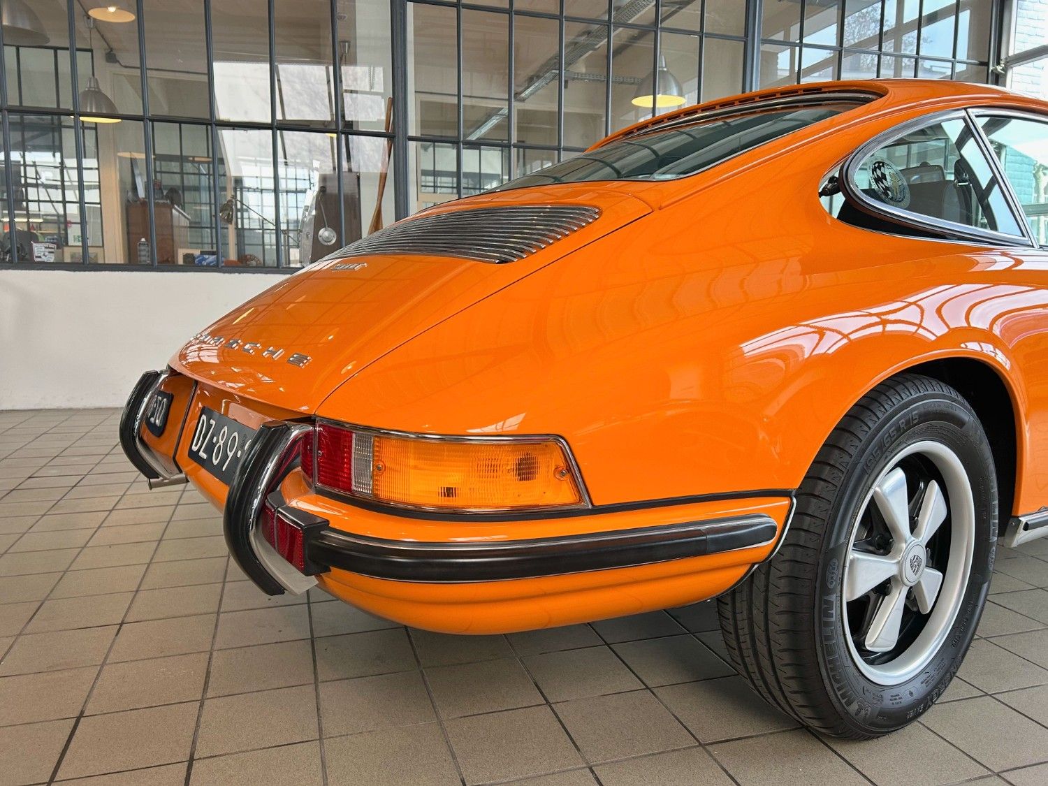 Porsche 911T in nieuwstaat