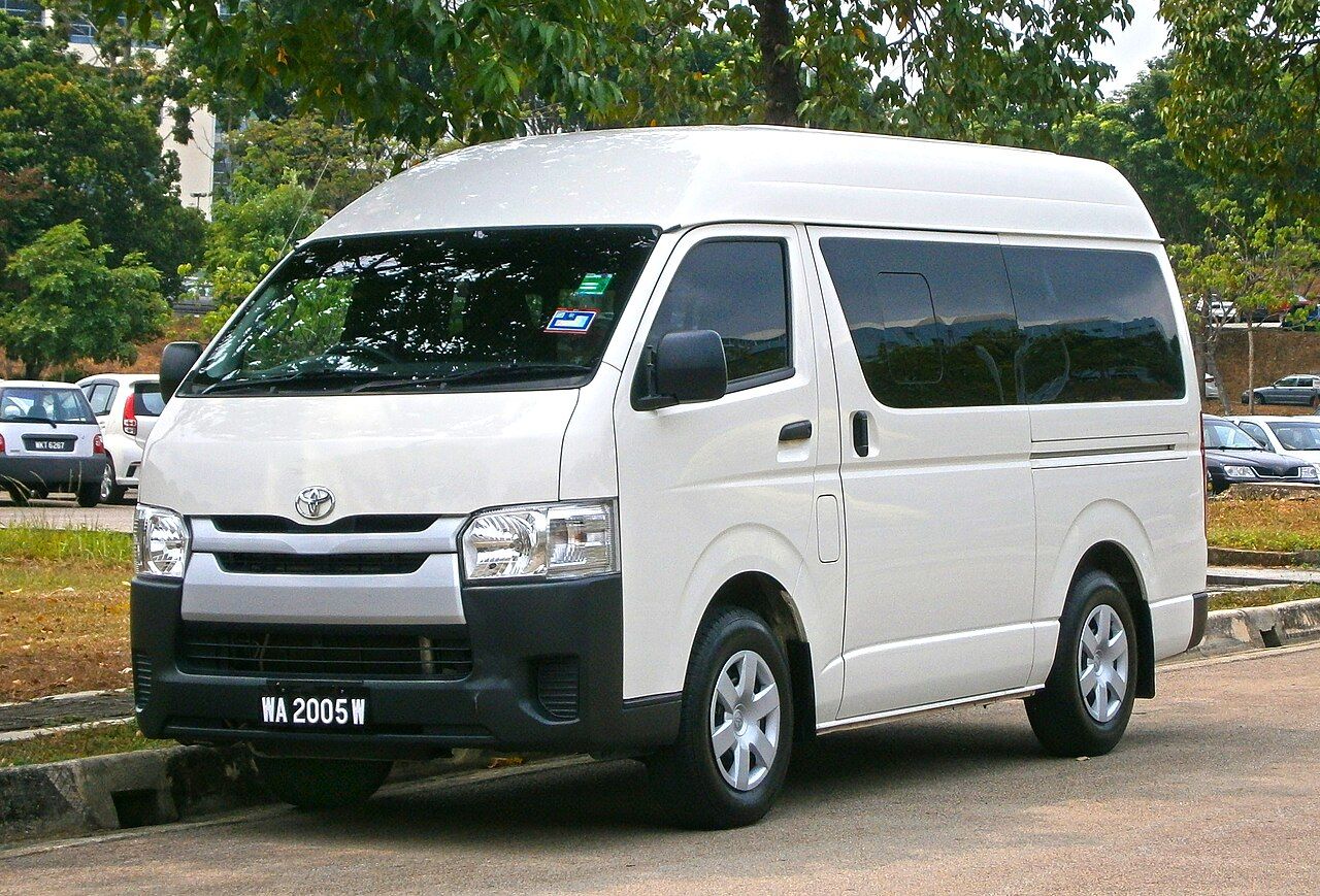 Ein Touristen-Shuttle-Minivan, das typische Sammeltransportmittel nach San Marcos La Laguna
