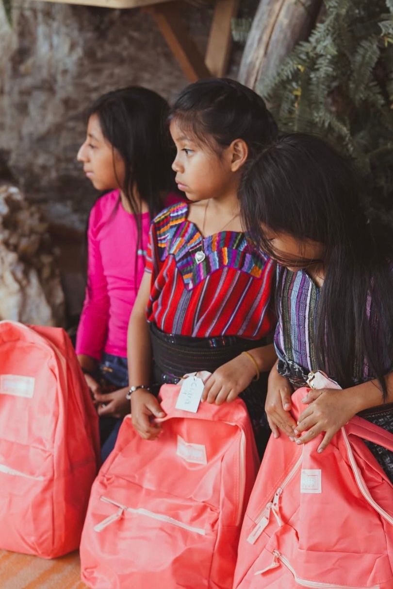 Stärkung der Kinder vor Ort durch Kunst und Heilung: Eagle’s Nest geht eine Partnerschaft mit Camino Canicas am Atitlán-See ein