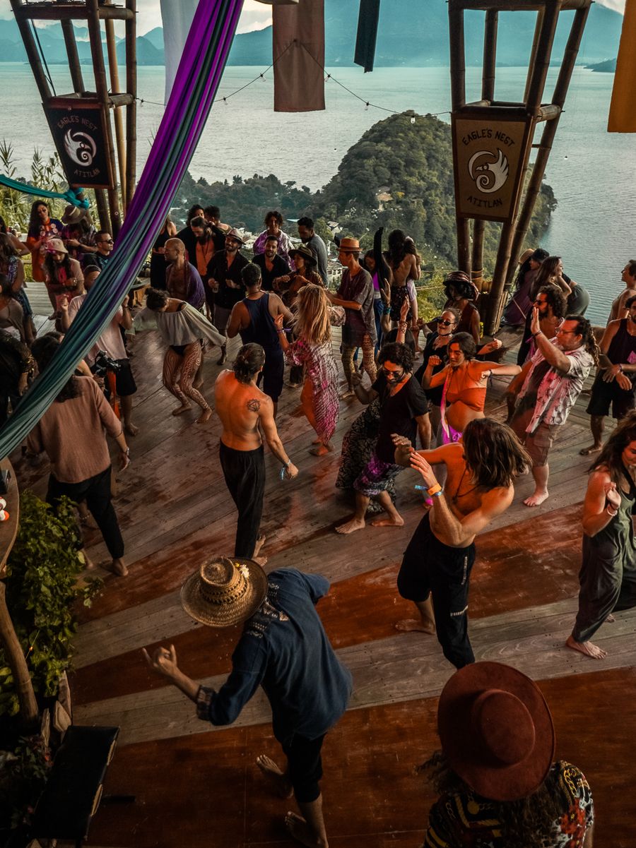 שיתוף פעולה קהילתי ב-Eagle's Nest Atitlan