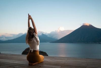 Ultimate Guide to the Top 5 Differences: Somatic Yoga vs Traditional Yoga
