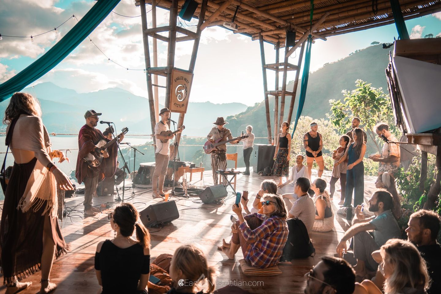 Gemeinschaftsfeier im Eagle’s Nest