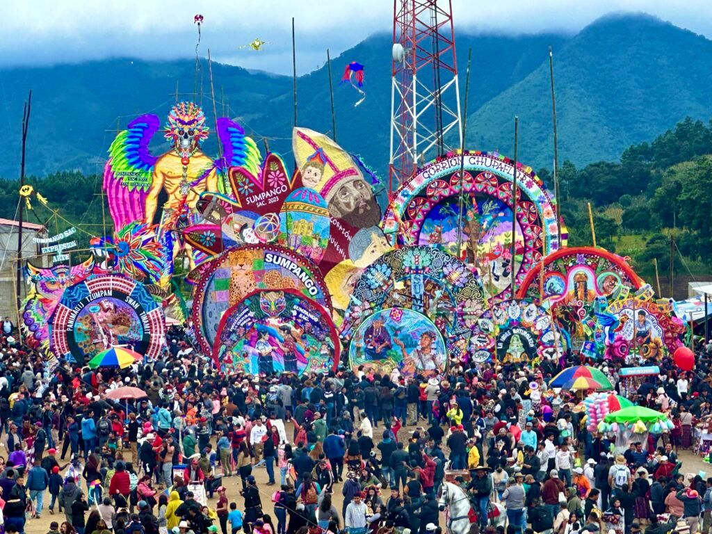 Botschaften an die Ahnen: Das Riesen-Drachenfest von Sumpango