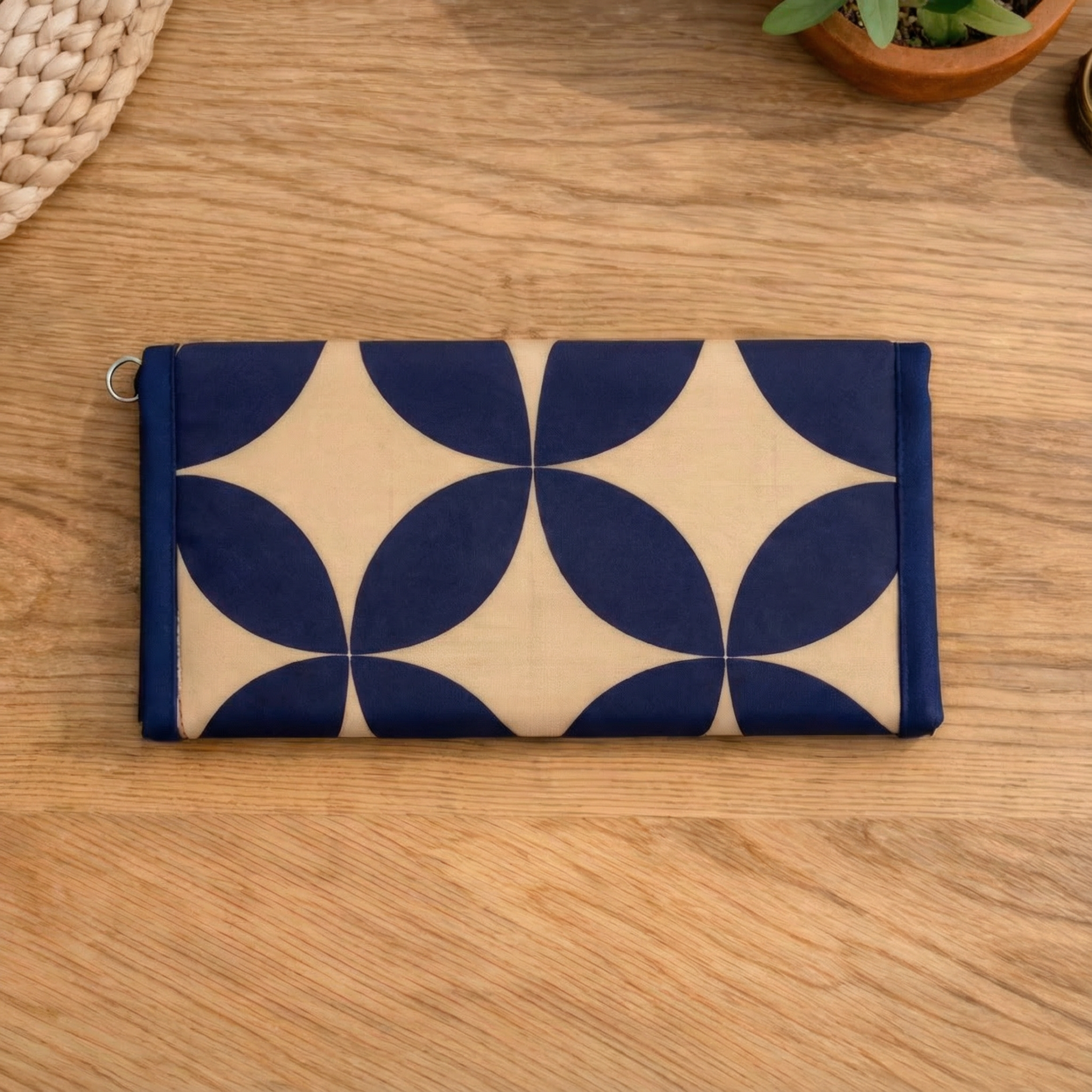 Geometric Print Hand Purse 4