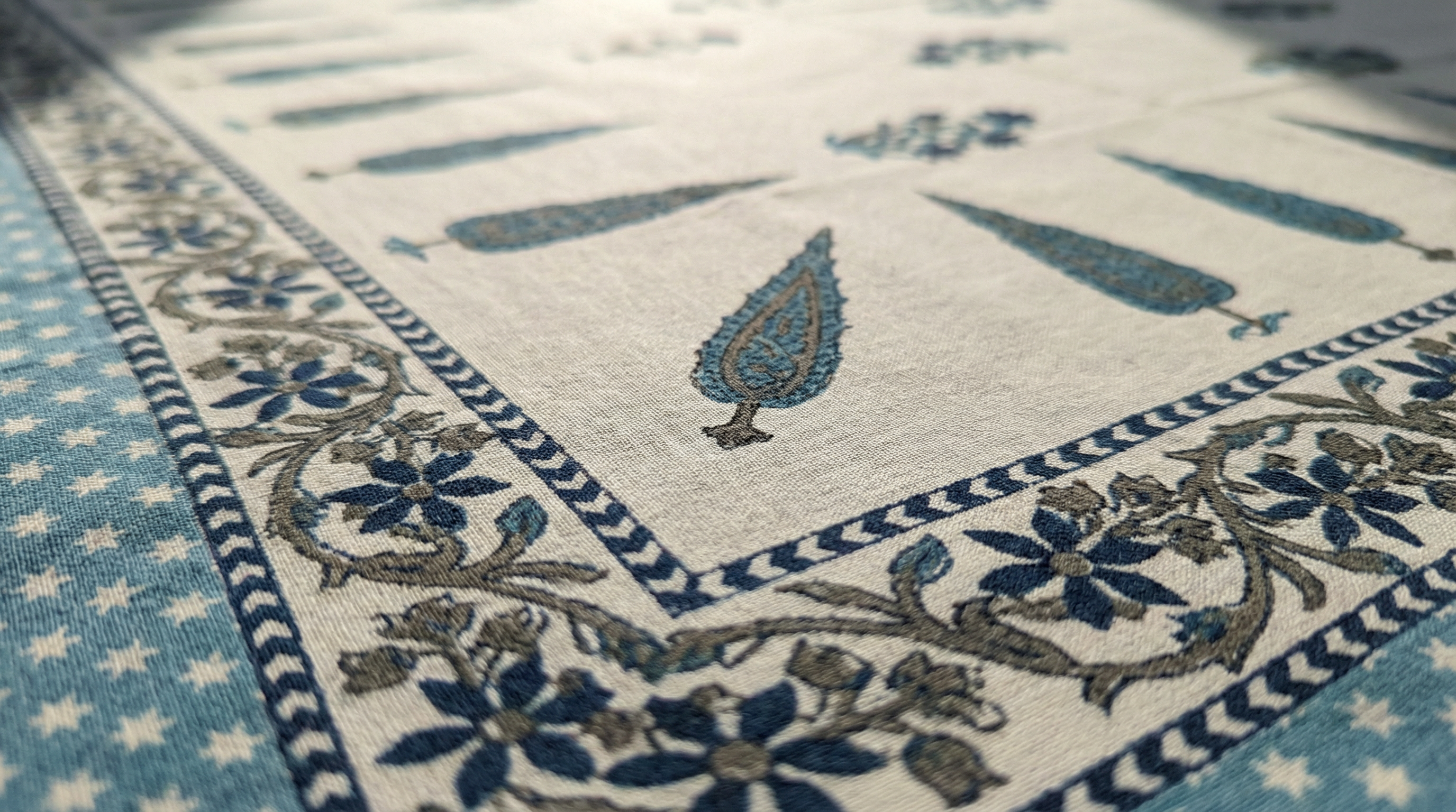 The "Veridian Leaf" Tablecloth 4