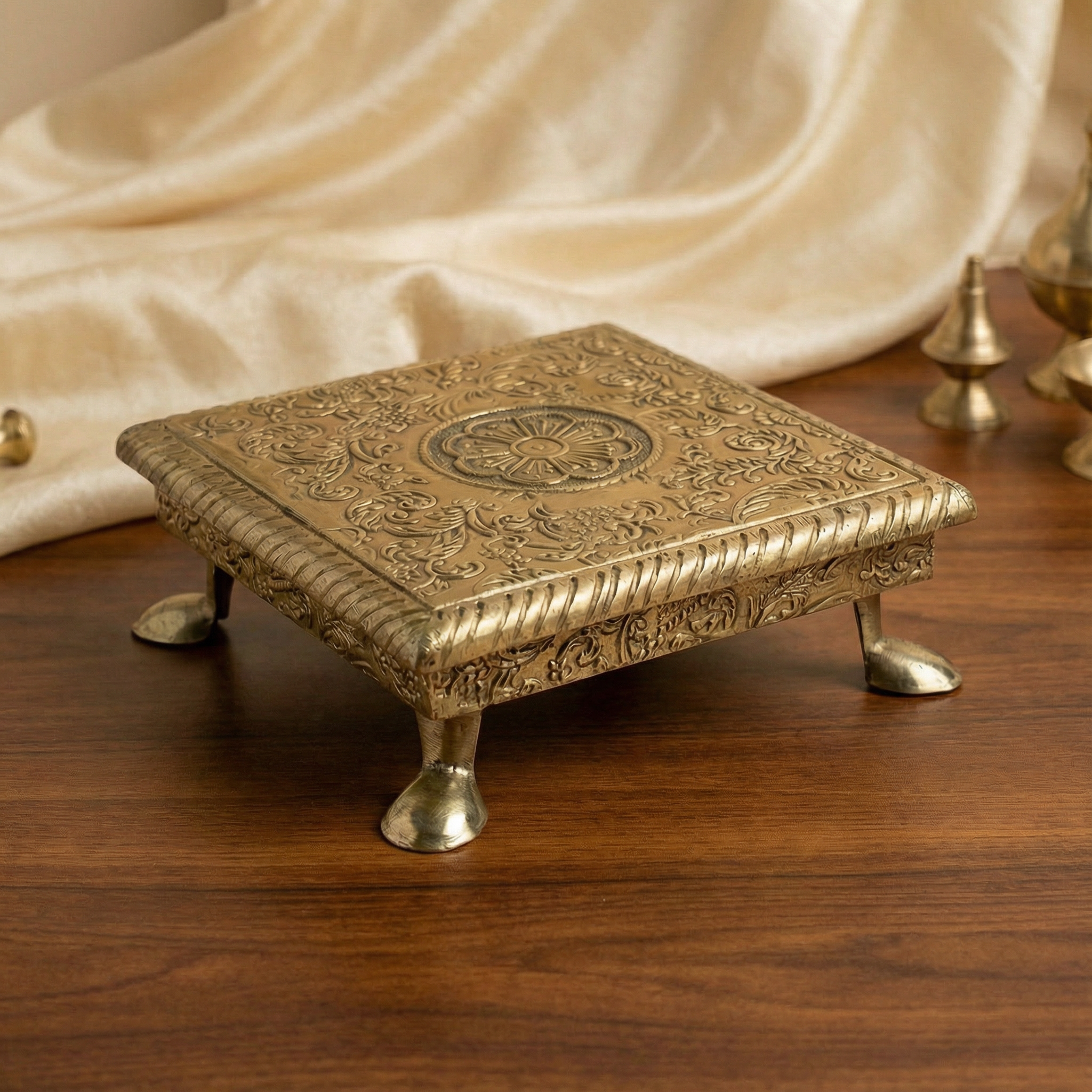 Vishwa Devarchana Golden Chowki (6*6)