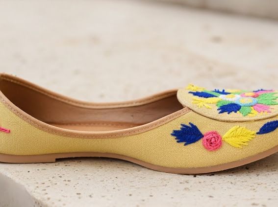 Floral Bliss Hand-Embroidered Ethnic Juttis 4