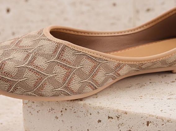 Golden Grace Punjabi Juttis 4