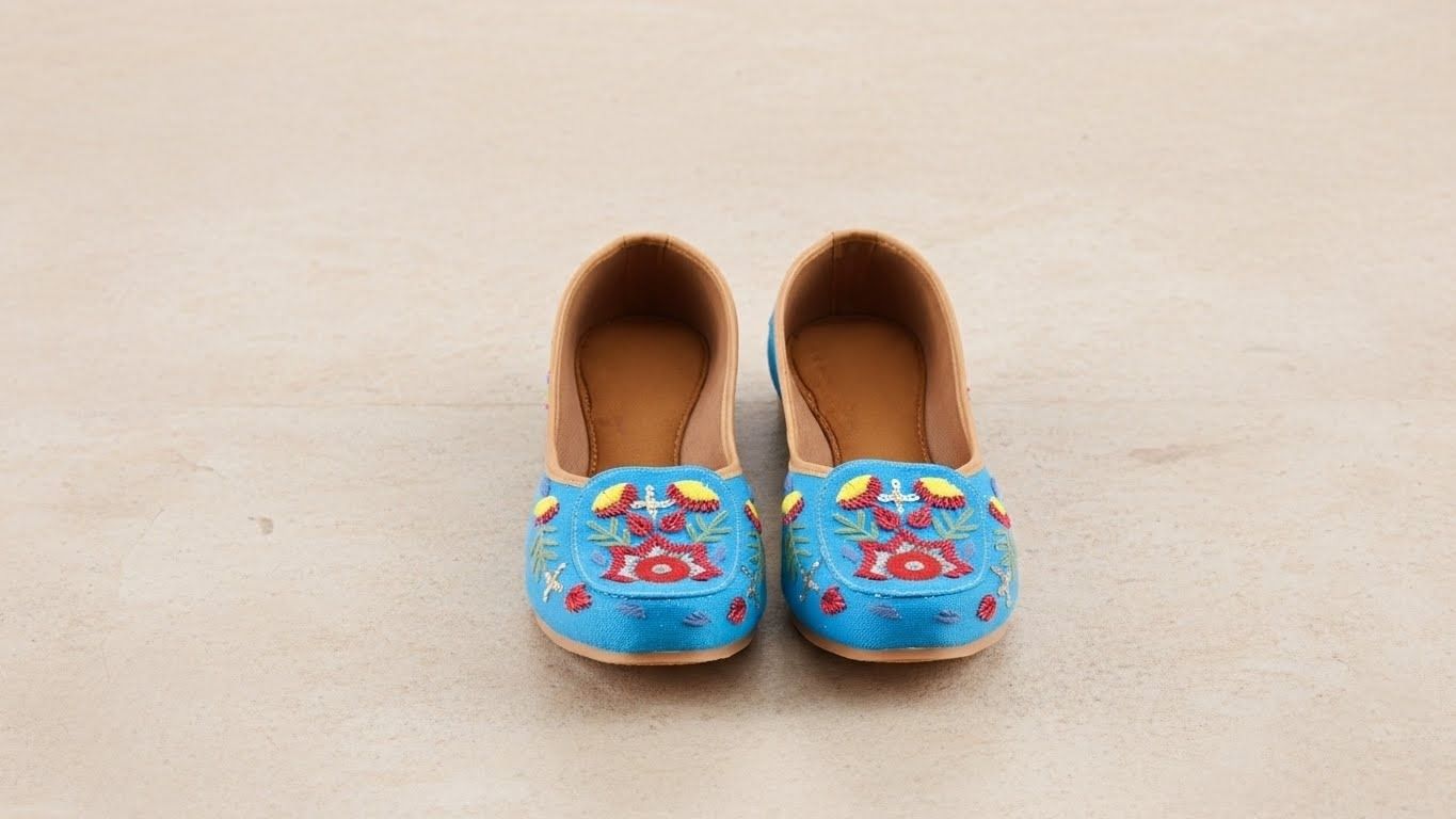 Blue Blossom Embroidered Punjabi Juttis 3